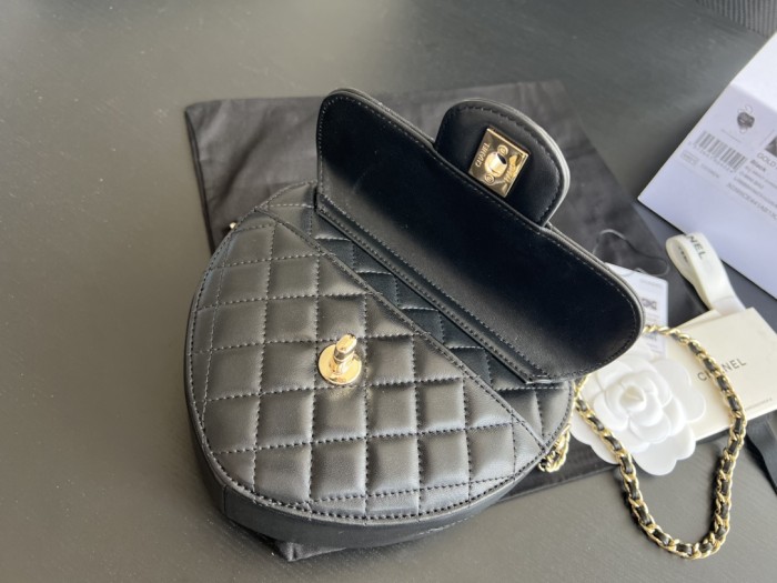 Handbag  Chanel  size  18cmx17cmx5 cm