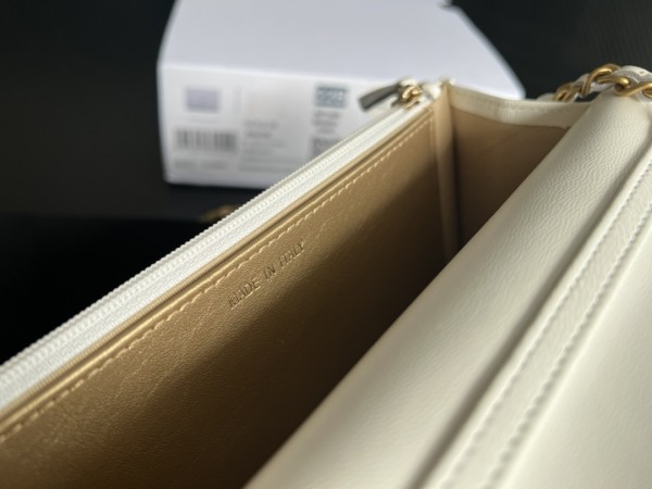 CHANEL WOC Smooth Lambskin With Gold Metal Shoulder Bag, Crossbody Bag Mini Women's White AP1450-B02916-10601 size 19*4*12cm