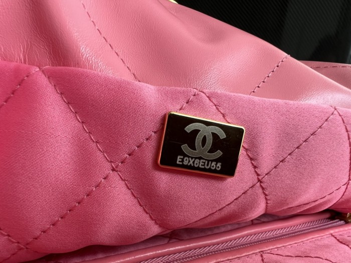  Handbag   Chanel  size  39cmx42cmx8 cm