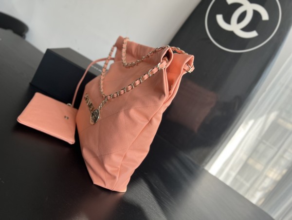  Handbag  Chanel  size  39cmx42cmx8 cm