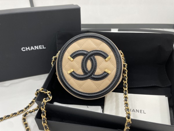 Handbag   Chanel  size  12 cm