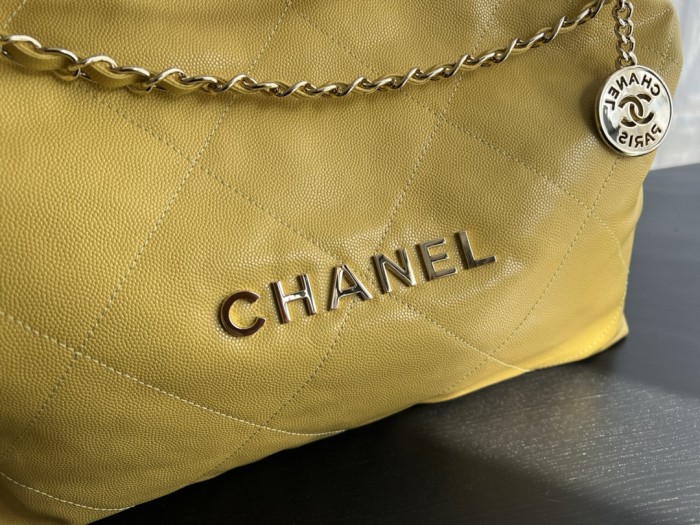  Handbag  Chanel  size  39cmx42cmx8 cm