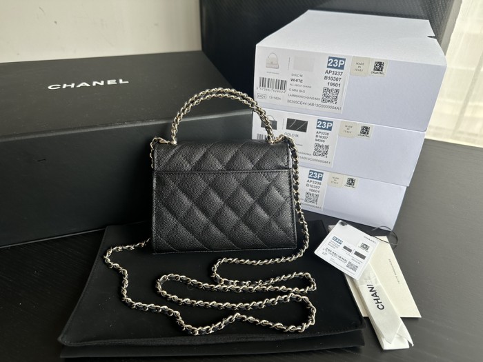  Handbag   Chanel  3237  size 15.5cmx12cmx6 cm 