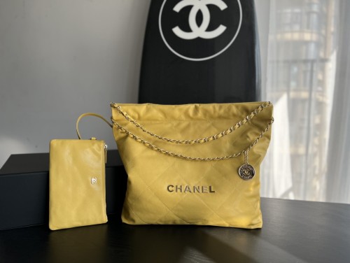  Handbag  Chanel  size  39cmx42cmx8 cm