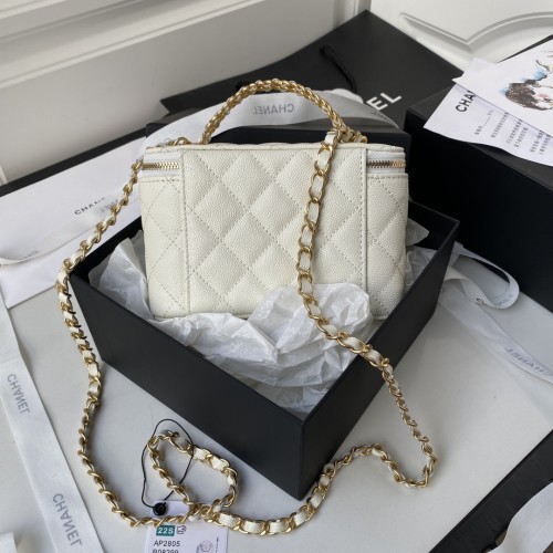  Handbag   Chanel  AP2805  size  17*9.5*8  cm
