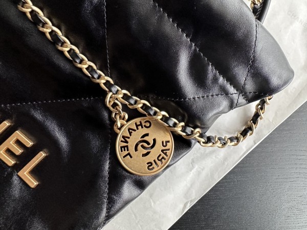  Handbag  Chanel  AS3980  size  20cmx19cmx6 cm 