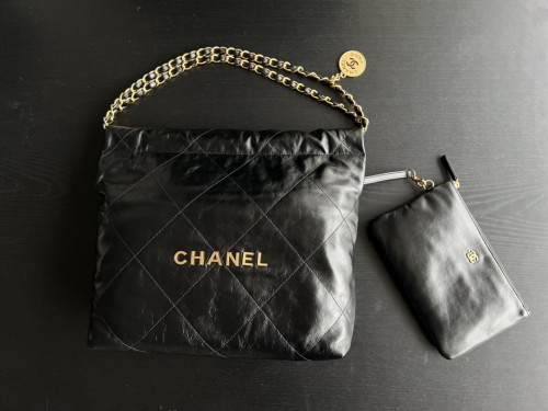  Handbag   Chanel   size  35cmx37cmx7 cm