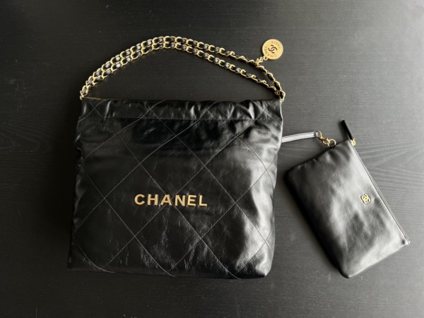  Handbag   Chanel   size  35cmx37cmx7 cm