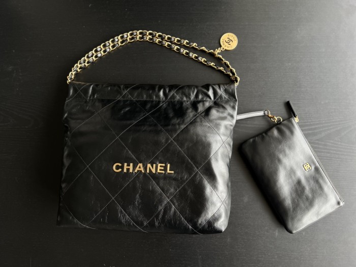 Handbag   Chanel   size  35cmx37cmx7 cm