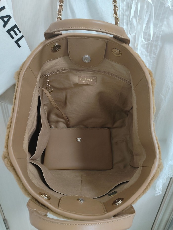 Handbag   Chanel  size 38 cm