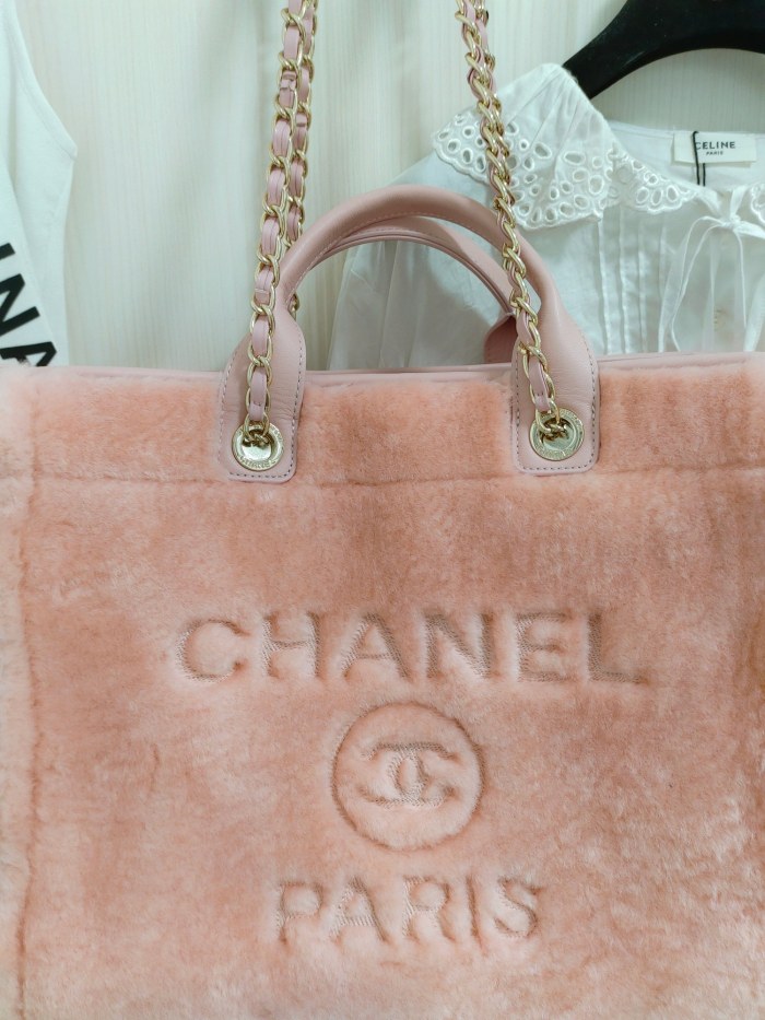 Handbag   Chanel  size 38 cm