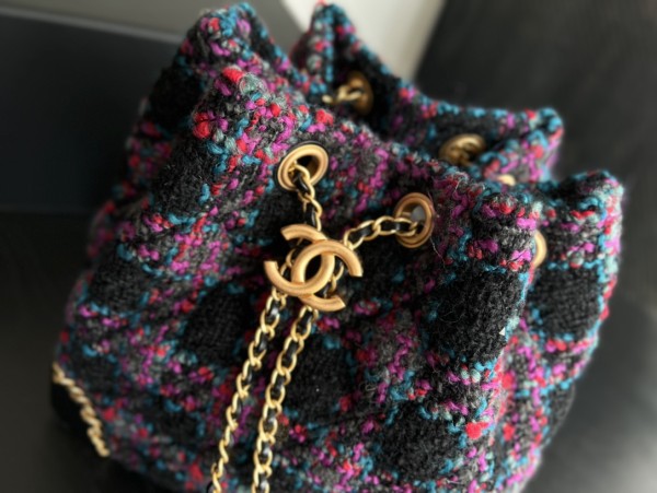  Handbag   Chanel  AS3639  size  18cmx19.5cmx14 cm