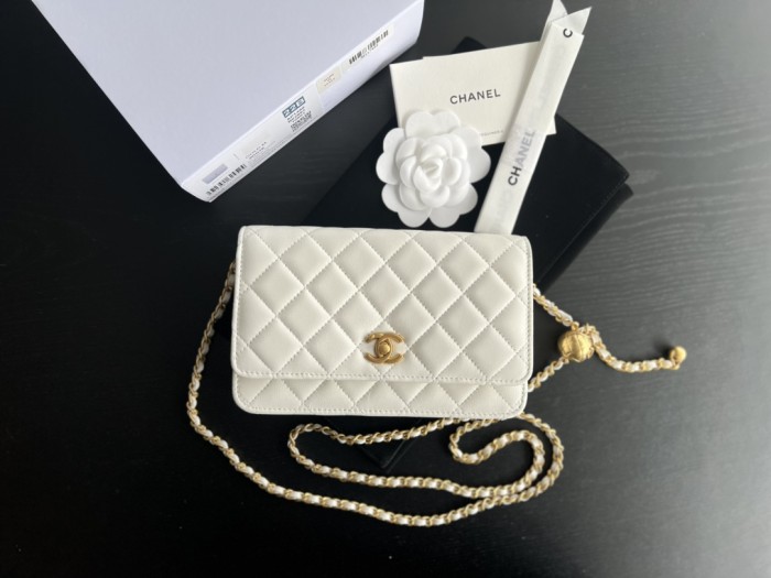 CHANEL WOC Smooth Lambskin With Gold Metal Shoulder Bag, Crossbody Bag Mini Women's White AP1450-B02916-10601 size 19*4*12cm