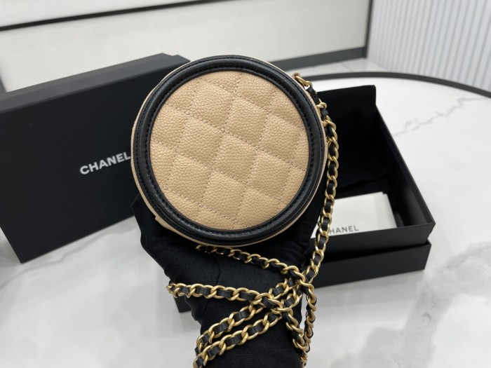 Handbag   Chanel  size  12 cm