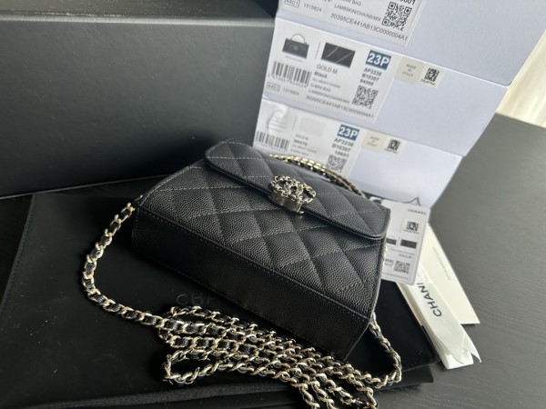  Handbag   Chanel  3237  size 15.5cmx12cmx6 cm 