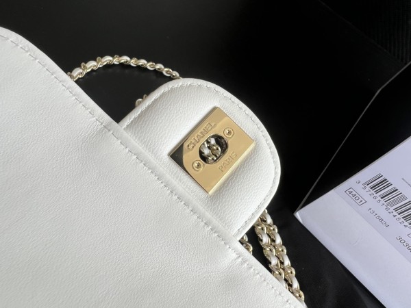 Handbag  Chanel  size  18cmx17cmx5 cm