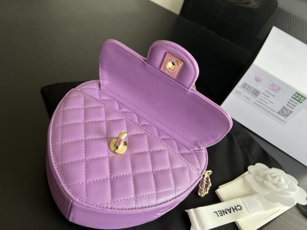 Handbag  Chanel   size  18cmx17cmx5 cm