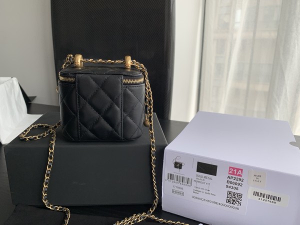  Handbag  Chanel 2292  size  8.5cmx11cmx7 cm