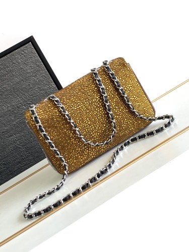  Handbag  Chanel  size  20  cm