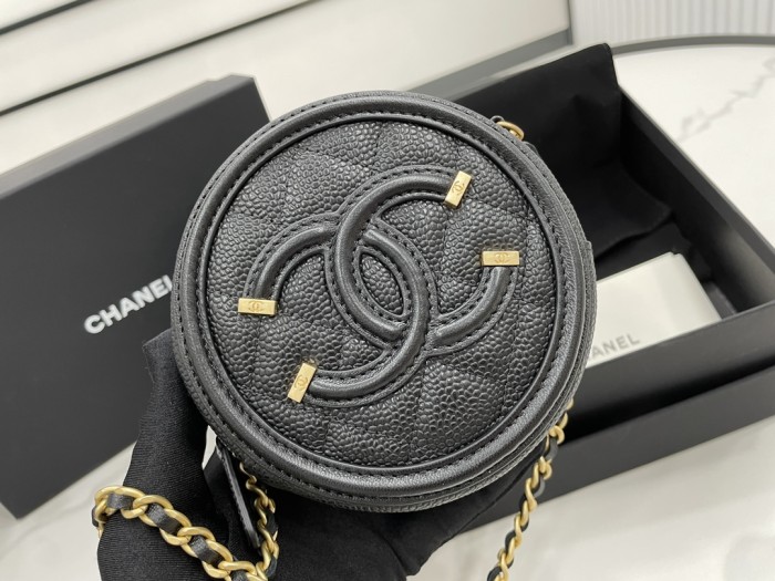 Handbag   Chanel  size  12 cm 