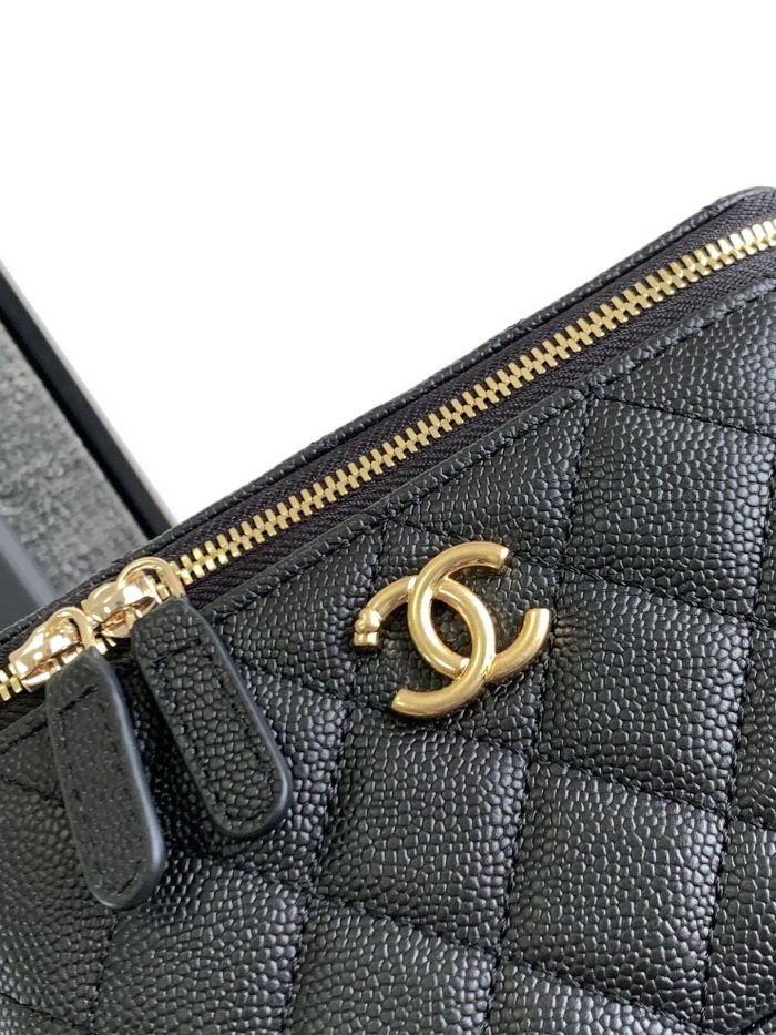  Handbag  Chanel  size  16 9.5 8 cm