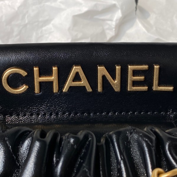  Handbag   Chanel  AS3793   size 17-16-7 cm