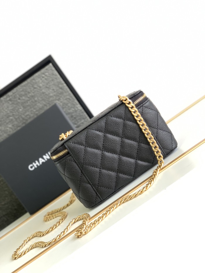  Handbag  Chanel  size  16 9.5 8 cm