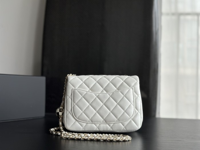 Handbag   Chanel  AP1786  size  18  cm