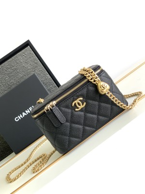  Handbag  Chanel  size  16 9.5 8 cm