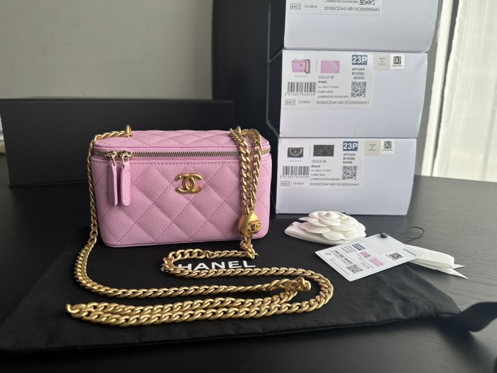  Handbag   Chanel  3204  size  16cmx8cmx10 cm  