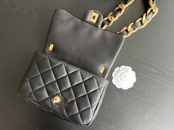  Handbag   Chanel  size  20 cm