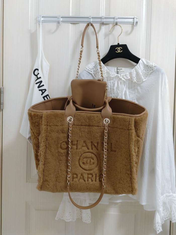 Handbag   Chanel  size 38 cm