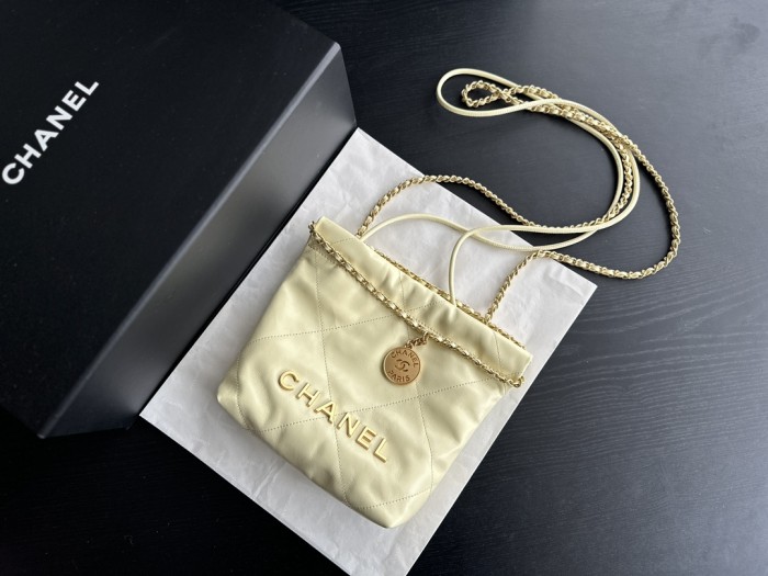  Handbag  Chanel  AS3980  size  20cmx19cmx6 cm 