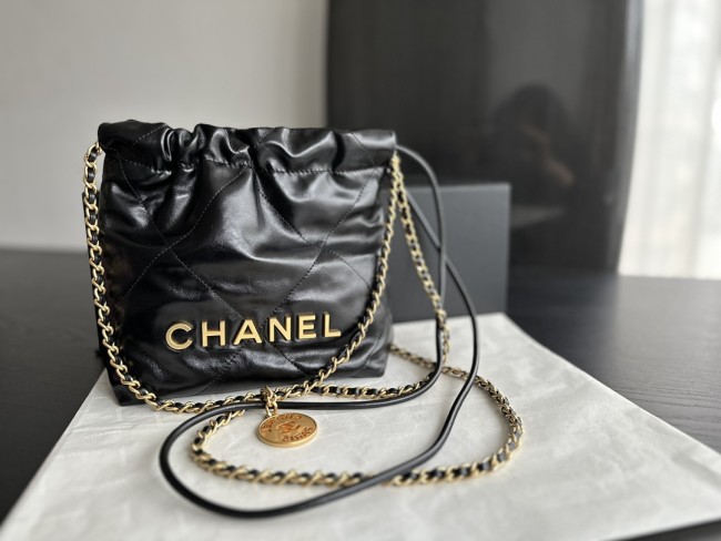  Handbag  Chanel  AS3980  size  20cmx19cmx6 cm 
