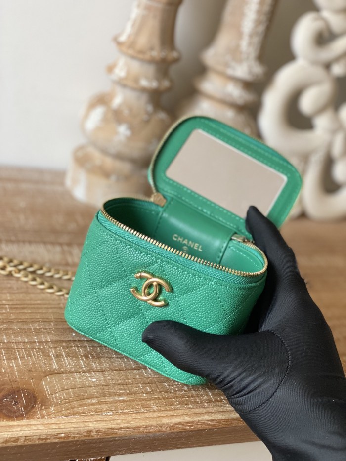  Handbag  Chanel  81246  size  10.5   8.5  7 cm