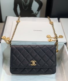 Handbag   Chanel  size  19*12.5*3  cm