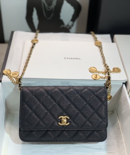 Handbag   Chanel  size  19*12.5*3  cm