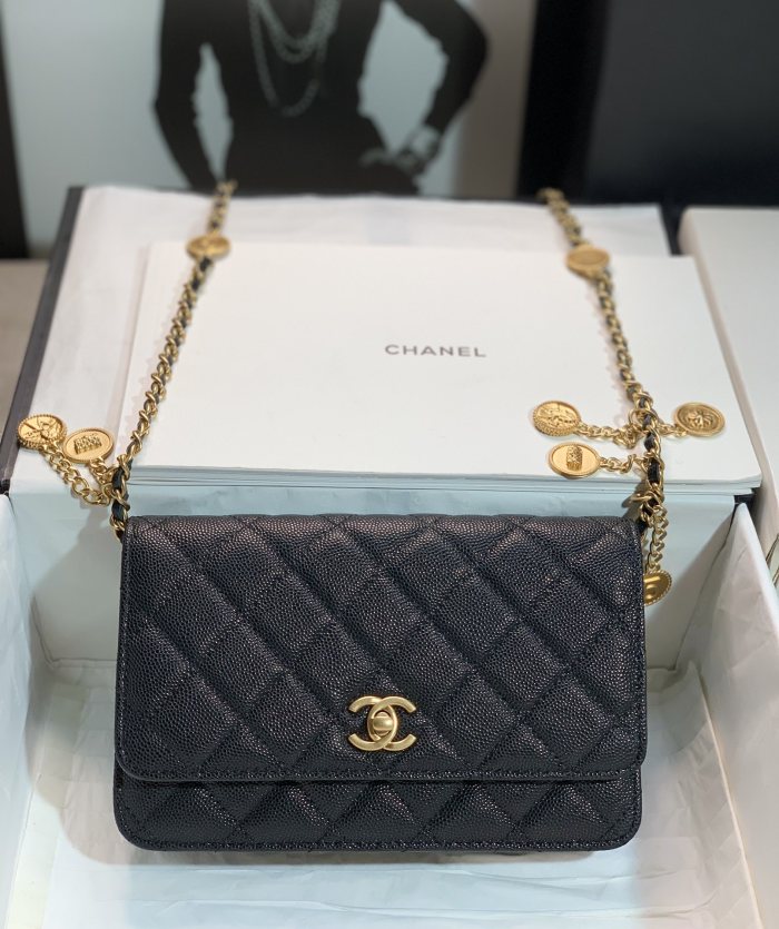 Handbag   Chanel  size  19*12.5*3  cm