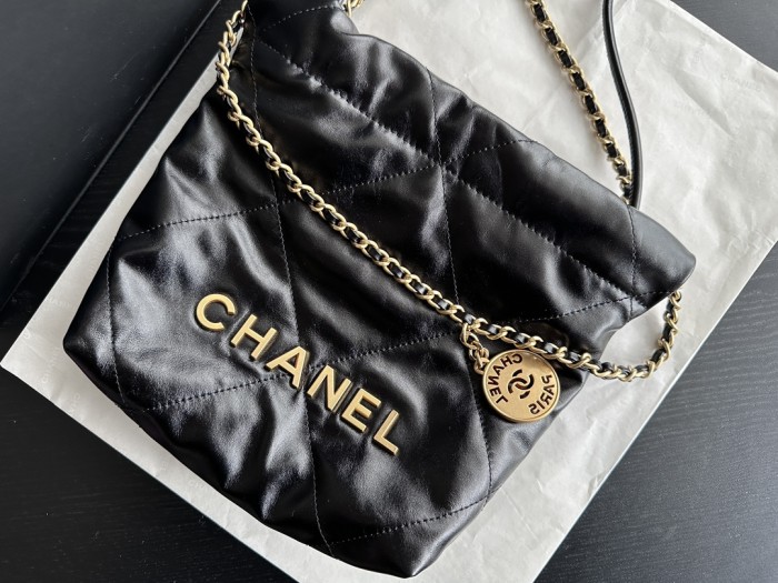  Handbag  Chanel  AS3980  size  20cmx19cmx6 cm 