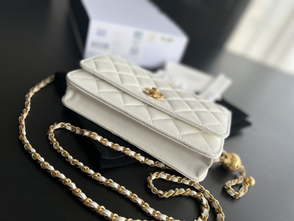 CHANEL WOC Smooth Lambskin With Gold Metal Shoulder Bag, Crossbody Bag Mini Women's White AP1450-B02916-10601 size 19*4*12cm