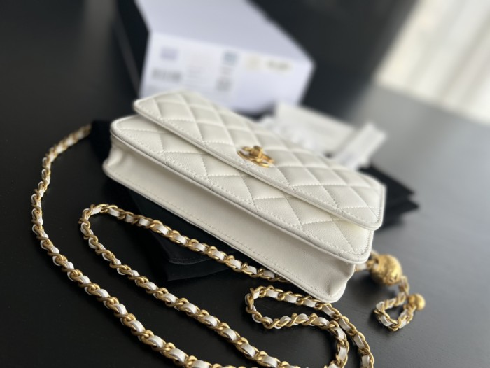 CHANEL WOC Smooth Lambskin With Gold Metal Shoulder Bag, Crossbody Bag Mini Women's White AP1450-B02916-10601 size 19*4*12cm