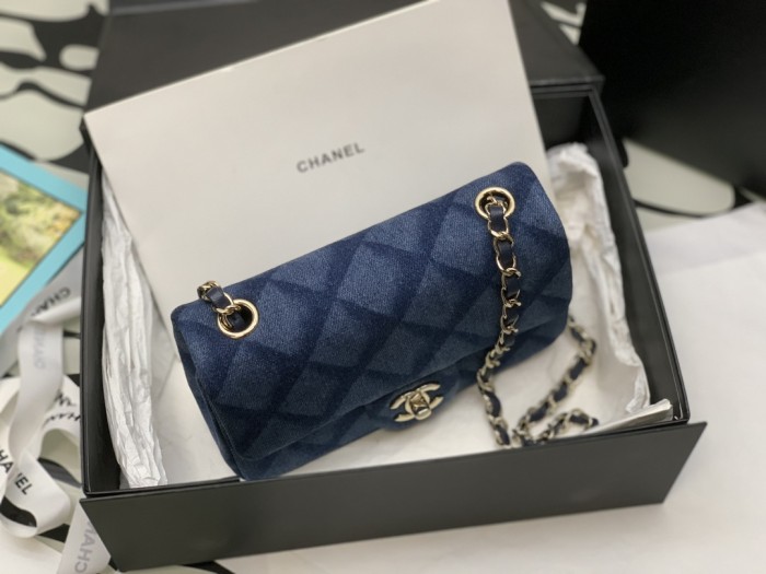 Handbag   Chanel  size  20 cm