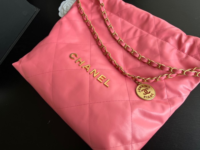  Handbag   Chanel  size  39cmx42cmx8 cm