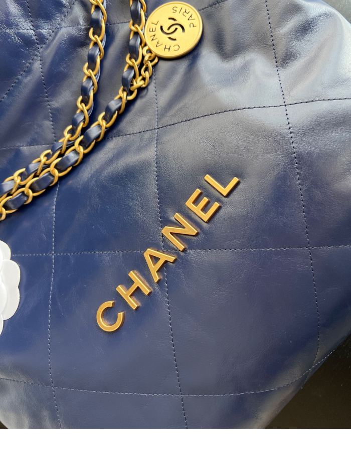  Handbag   Chanel   size   39cmx42cmx8 cm