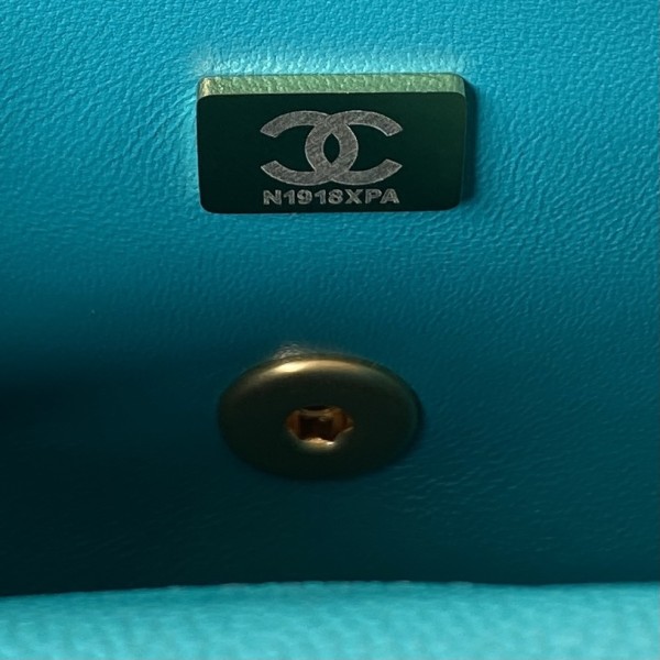  Handbag  Chanel  AS3828  size  12X19x8 cm