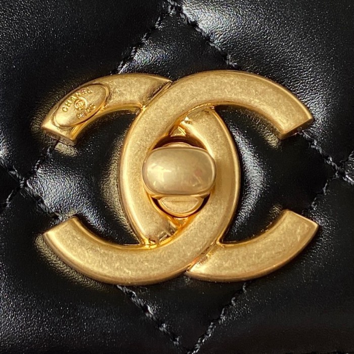 Handbag   Chanel AS3886  size  20X14X7.5 cm