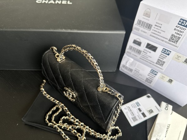  Handbag   Chanel   3238  size  18.5cmx10.5cmx5 cm 