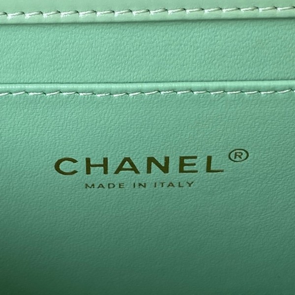 Handbag   Chanel AS3908  size  22X16X9 cm