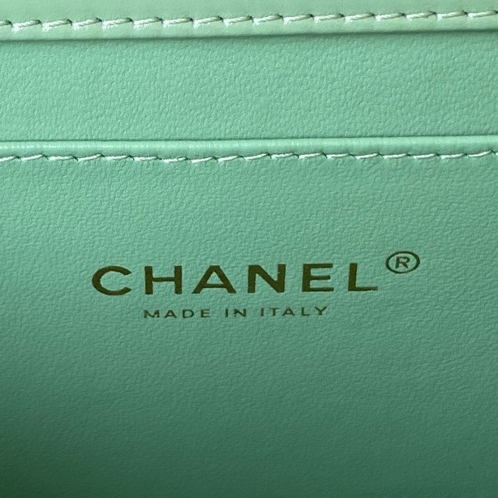 Handbag   Chanel AS3908  size  22X16X9 cm