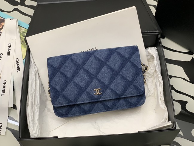 Handbag   Chanel  size  19 cm